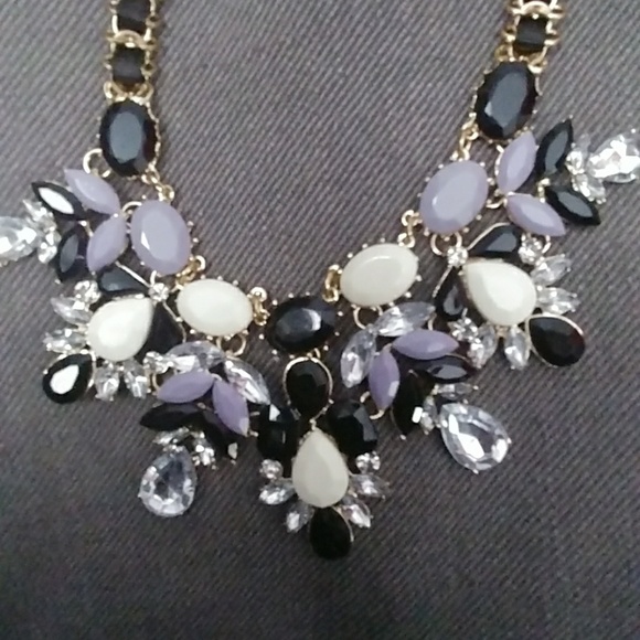 💥💥LAST DROP NWOT Statement necklace! - Picture 7 of 8